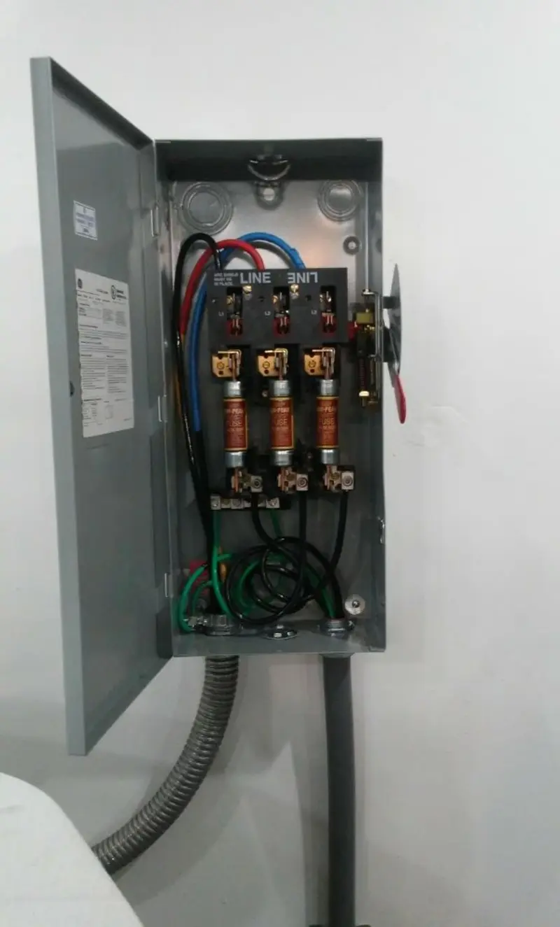 Three-phase disconnect switch installed for Smoke Detector Installation in Harwood Heights
